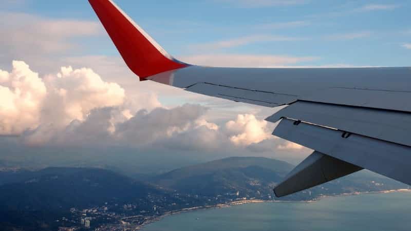 Фото из окна самолета над Сочи