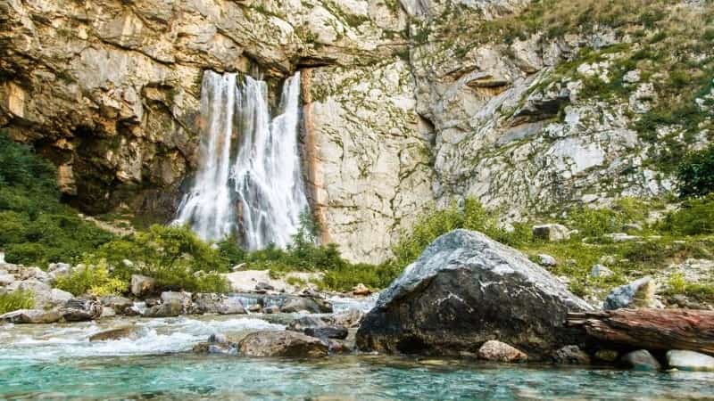 Гаагский водопад в Абхазии