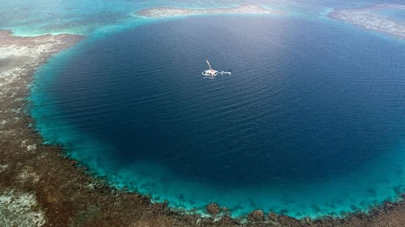 Большая голубая дыра в Карибском море