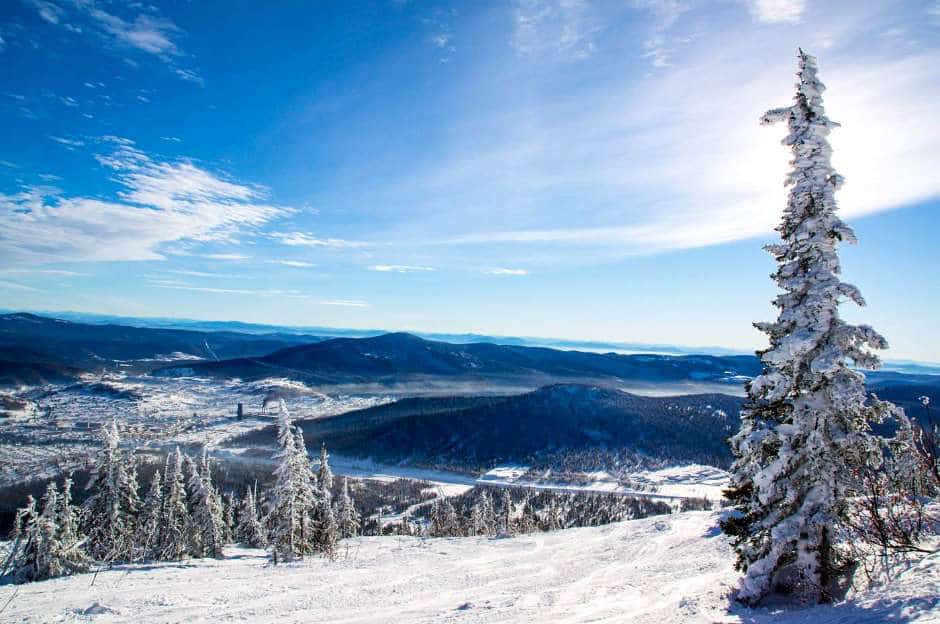 Начало сезона в Шерегеше 2023: почему стоит поехать на этот горнолыжный курорт Сибири?