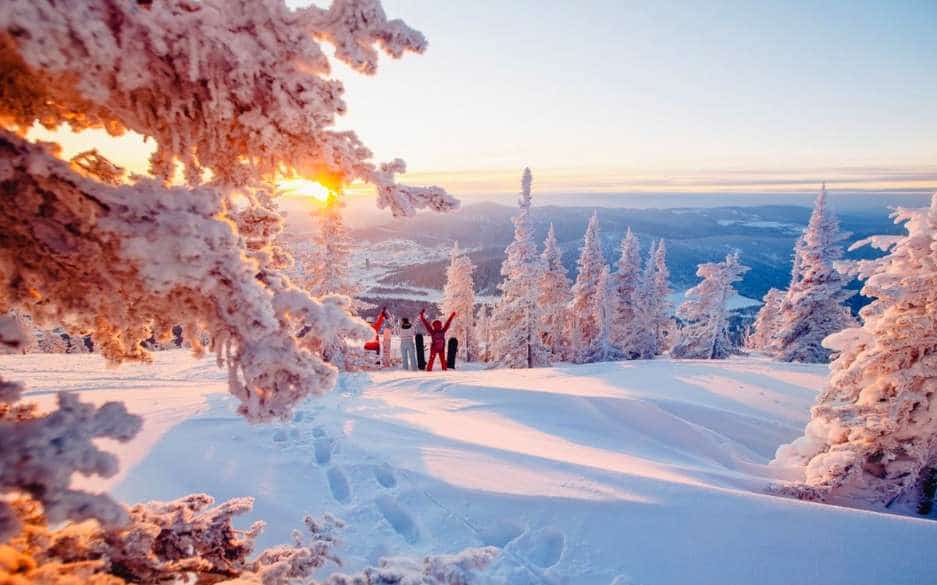 Самые атмосферные курорты, куда поехать отдыхать в России зимой 2024